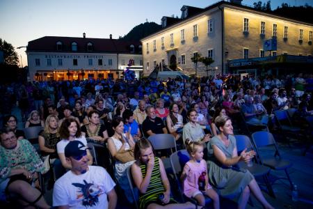 Maja Keuc s skupino (17)